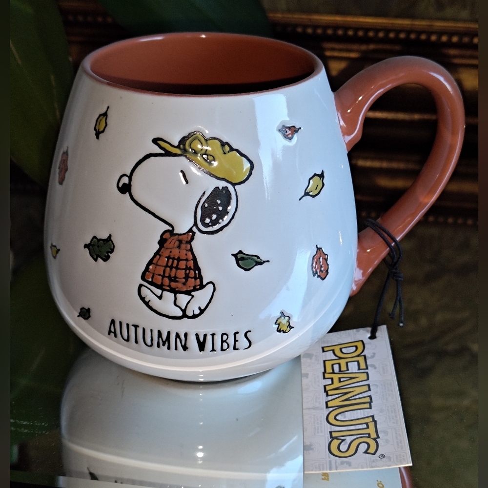 XL Peanuts Snoopy Autumn Vibes Fall Leaves Coffee Cup Mug. Engraved Images
